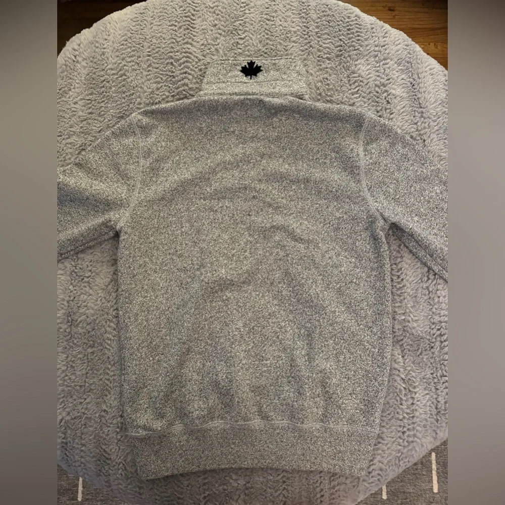 ROOTS Men’s  Heather Gray 1/4 Zip Sweater Size Small
